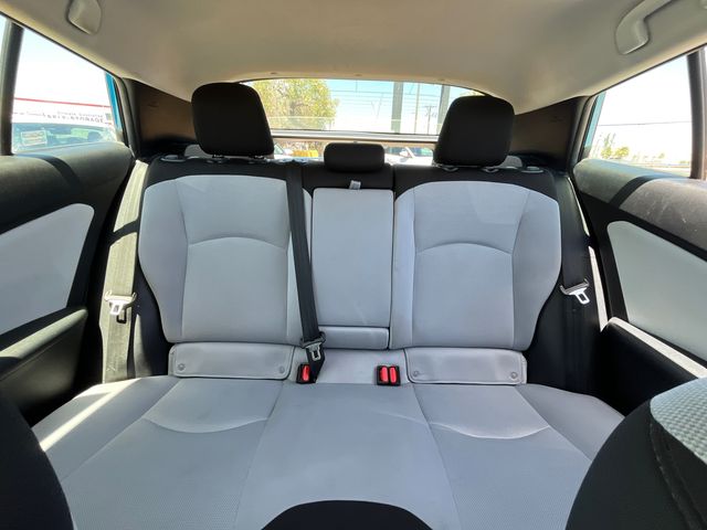 2022 Toyota Prius L Eco - Photo 23