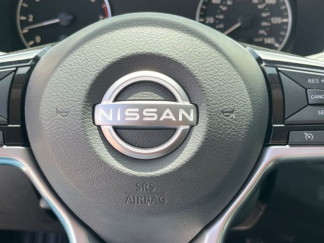 2025 Nissan Altima SR - Photo 17