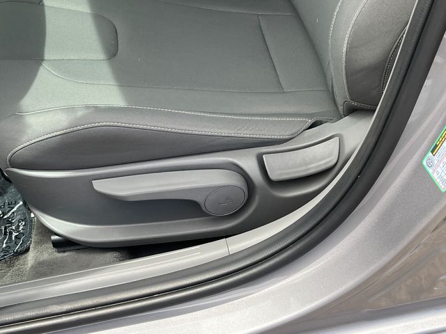 2025 Hyundai Elantra SEL - Photo 11