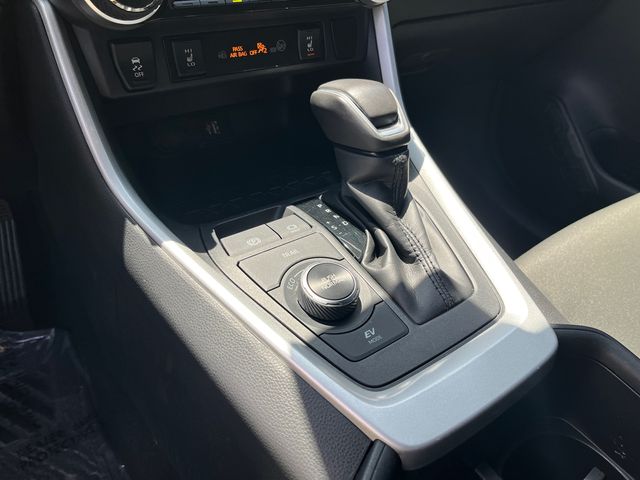 2024 Toyota RAV4 SE - Photo 21