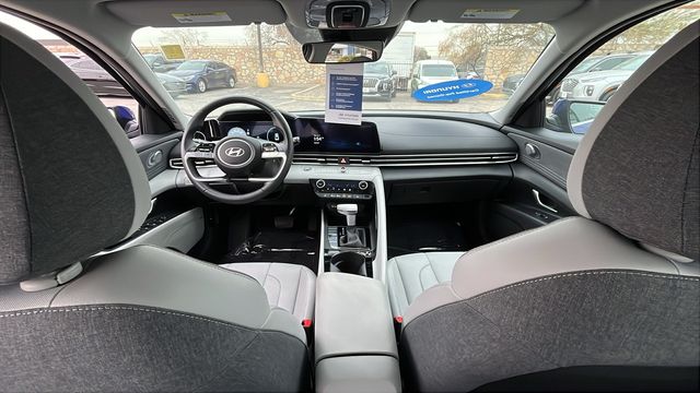 2025 Hyundai Elantra SEL - Photo 25