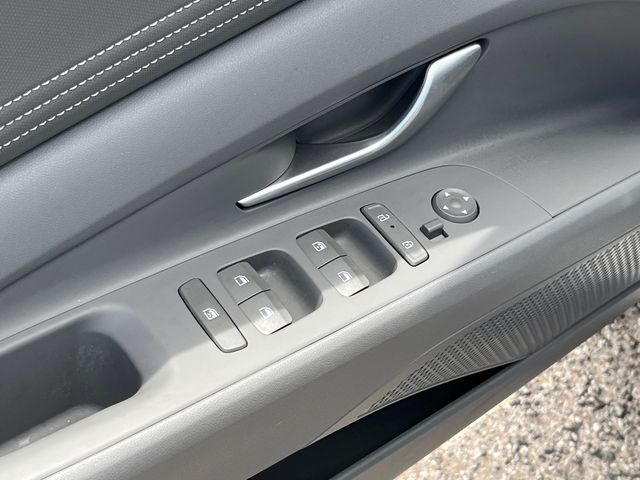 2025 Hyundai Elantra SEL - Photo 12