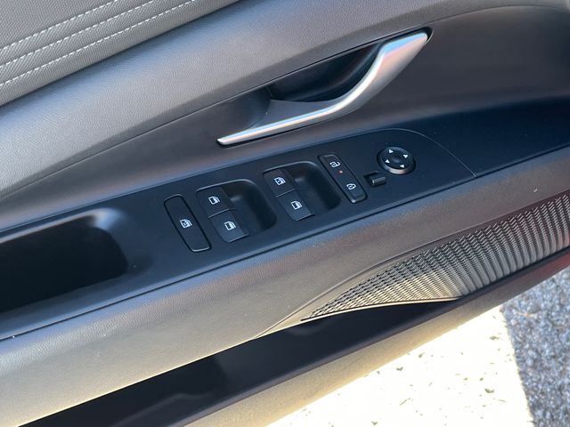 2025 Hyundai Elantra SEL - Photo 12