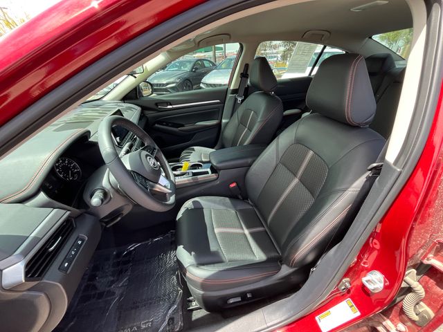 2025 Nissan Altima SR - Photo 10