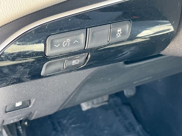 2022 Toyota Prius L Eco - Photo 13