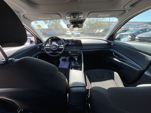 2025 Hyundai Elantra SEL - Photo 25