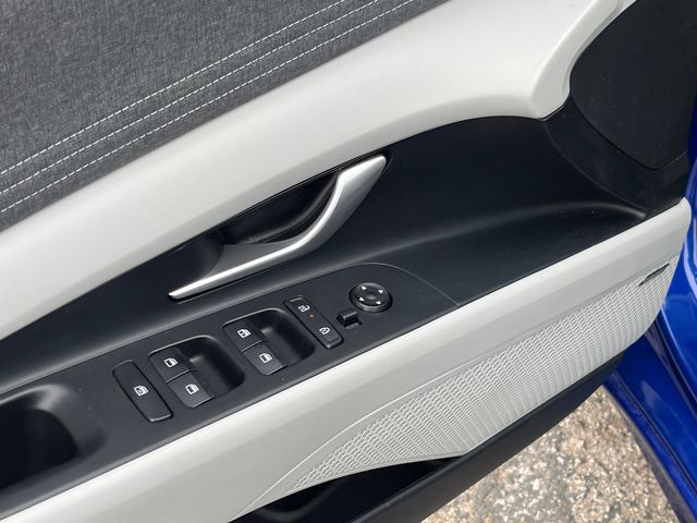 2025 Hyundai Elantra SEL - Photo 12