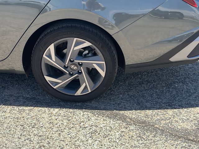 2025 Hyundai Elantra SEL - Photo 5
