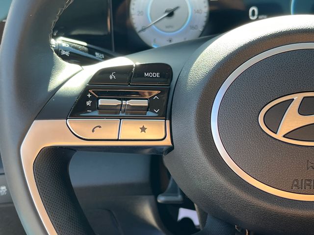2025 Hyundai Elantra SEL - Photo 16