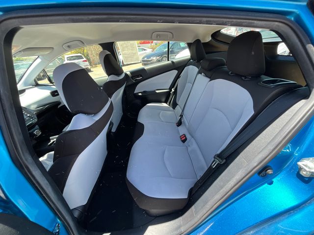 2022 Toyota Prius L Eco - Photo 24