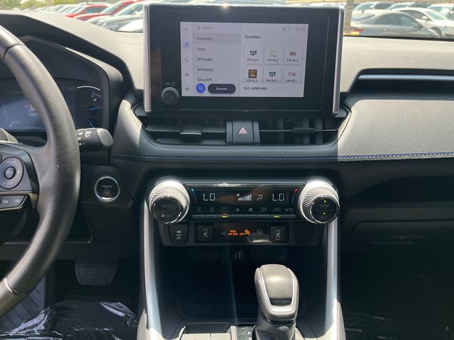 2024 Toyota RAV4 SE - Photo 20