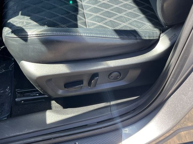 2022 Mitsubishi Outlander SEL - Photo 11
