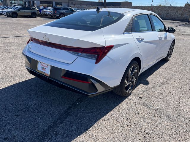 2025 Hyundai Elantra SEL - Photo 8
