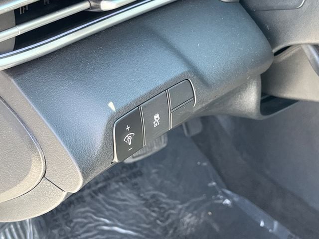 2025 Hyundai Elantra SEL - Photo 13