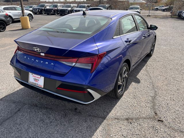 2025 Hyundai Elantra SEL - Photo 8