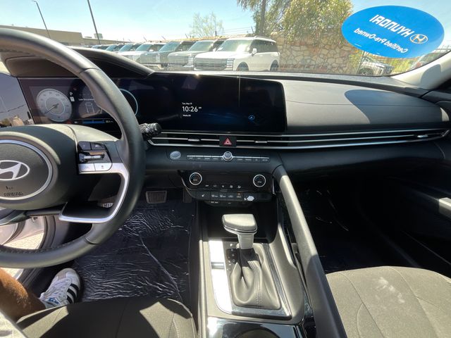 2025 Hyundai Elantra SEL - Photo 19