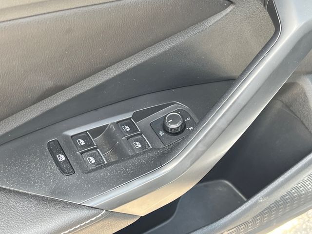 2023 Volkswagen Jetta SE - Photo 12