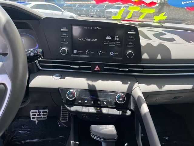 2025 Hyundai Elantra SEL - Photo 20