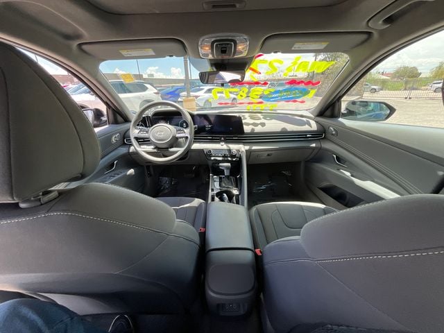 2025 Hyundai Elantra SEL - Photo 25