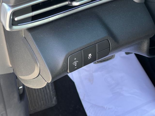 2025 Hyundai Elantra SEL - Photo 13
