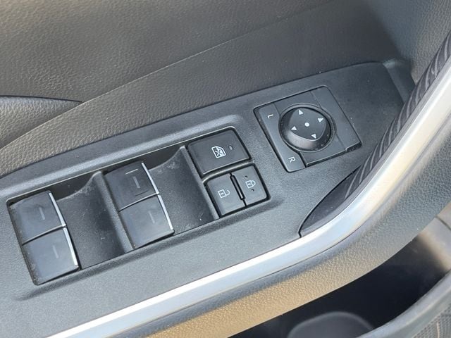 2024 Toyota RAV4 SE - Photo 12