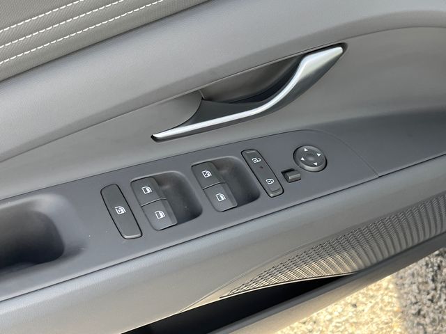 2025 Hyundai Elantra SEL - Photo 12