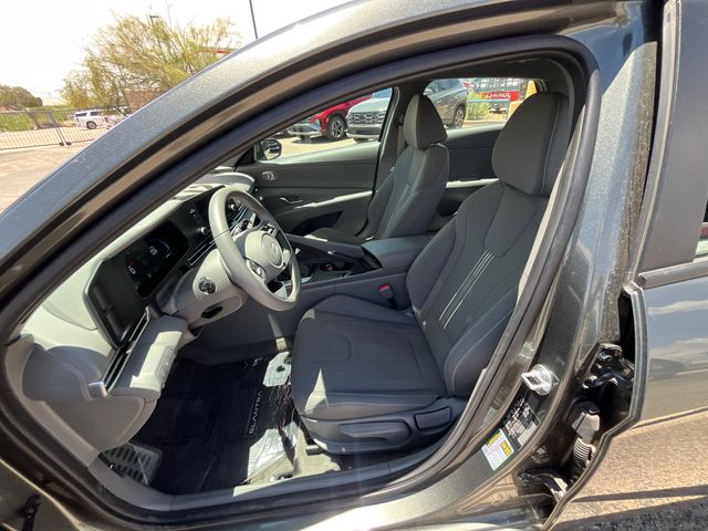 2025 Hyundai Elantra SEL - Photo 10