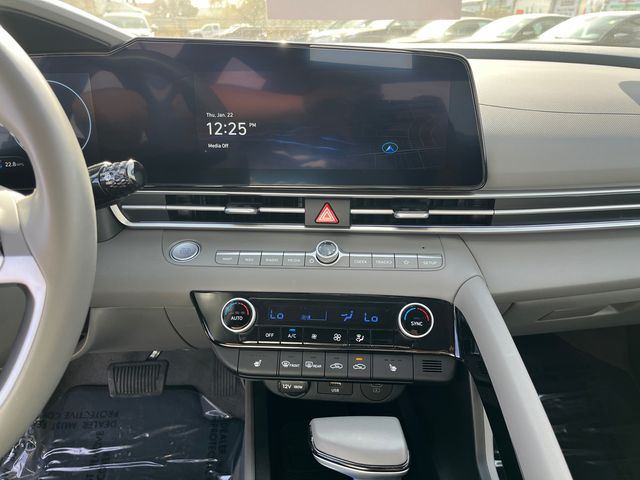 2025 Hyundai Elantra SEL - Photo 20