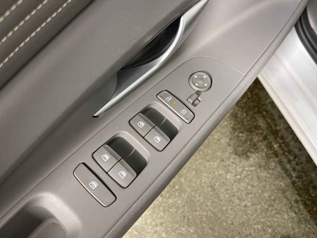 2025 Hyundai Elantra SEL - Photo 18