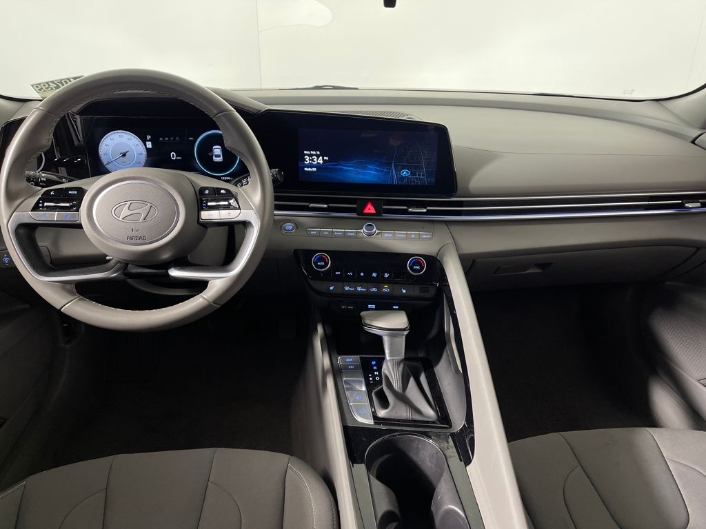 2025 Hyundai Elantra SEL - Photo 14