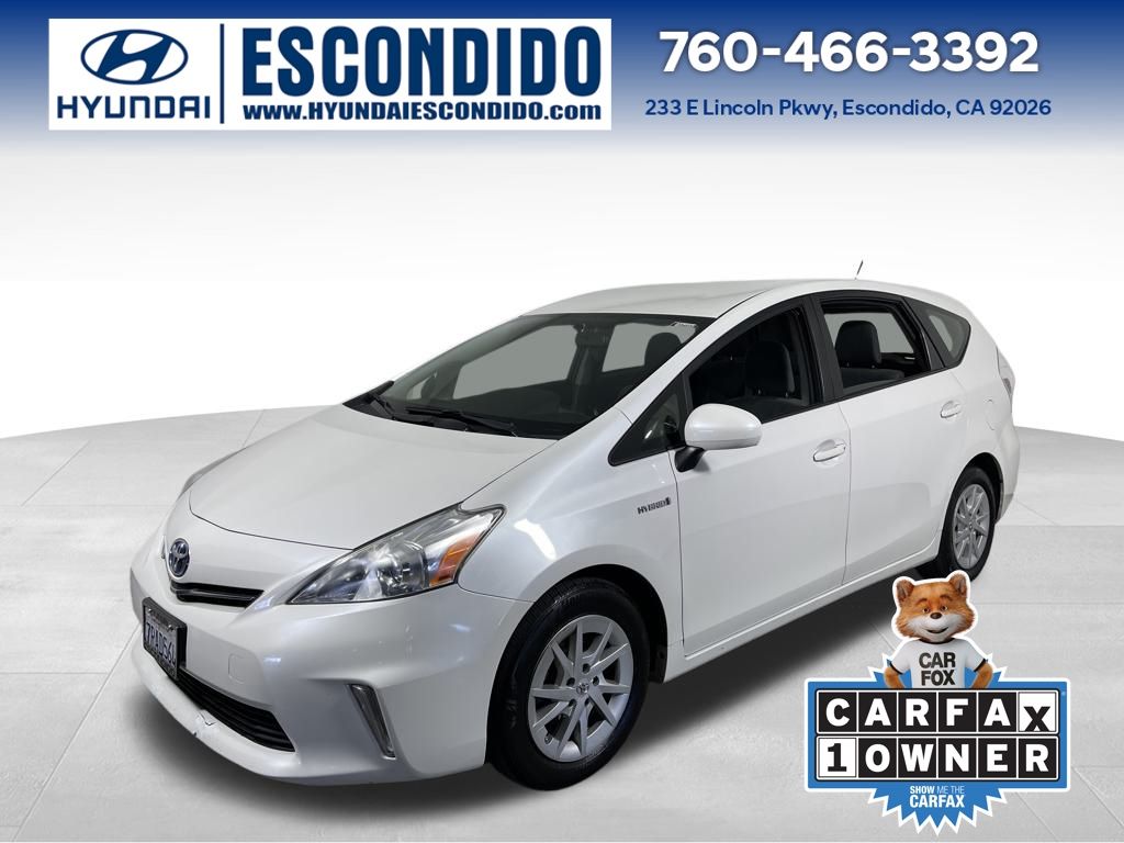 2014 Toyota Prius v Five's photo