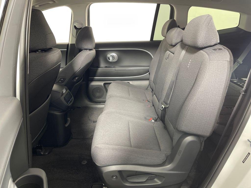 2026 Hyundai IONIQ 9 SE - Photo 13