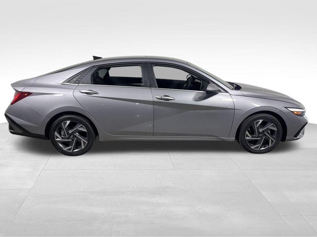 2026 Hyundai Elantra Limited - Photo 6