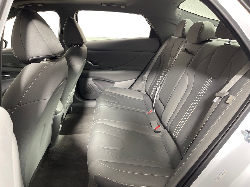 2025 Hyundai Elantra SEL - Photo 13