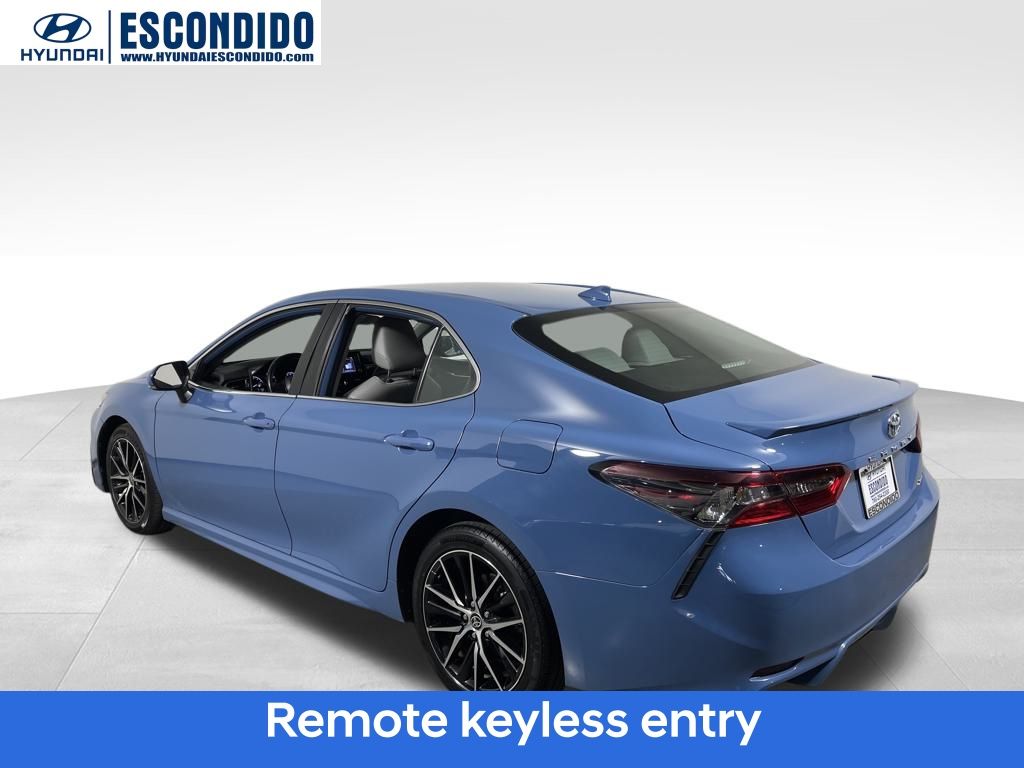 2023 Toyota Camry SE photo 3