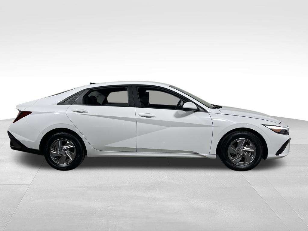 2026 Hyundai Elantra SE - Photo 6