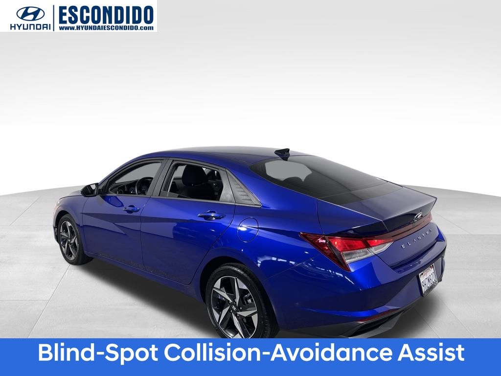 2023 Hyundai Elantra SEL photo 3
