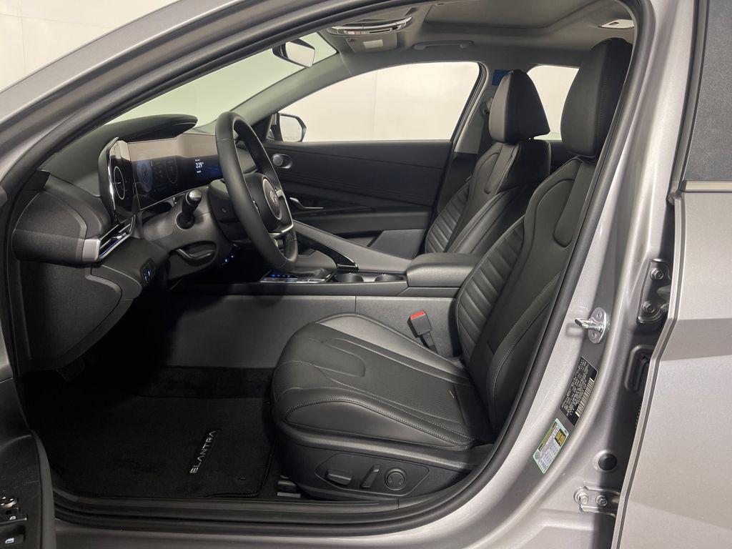 2026 Hyundai Elantra Limited - Photo 12
