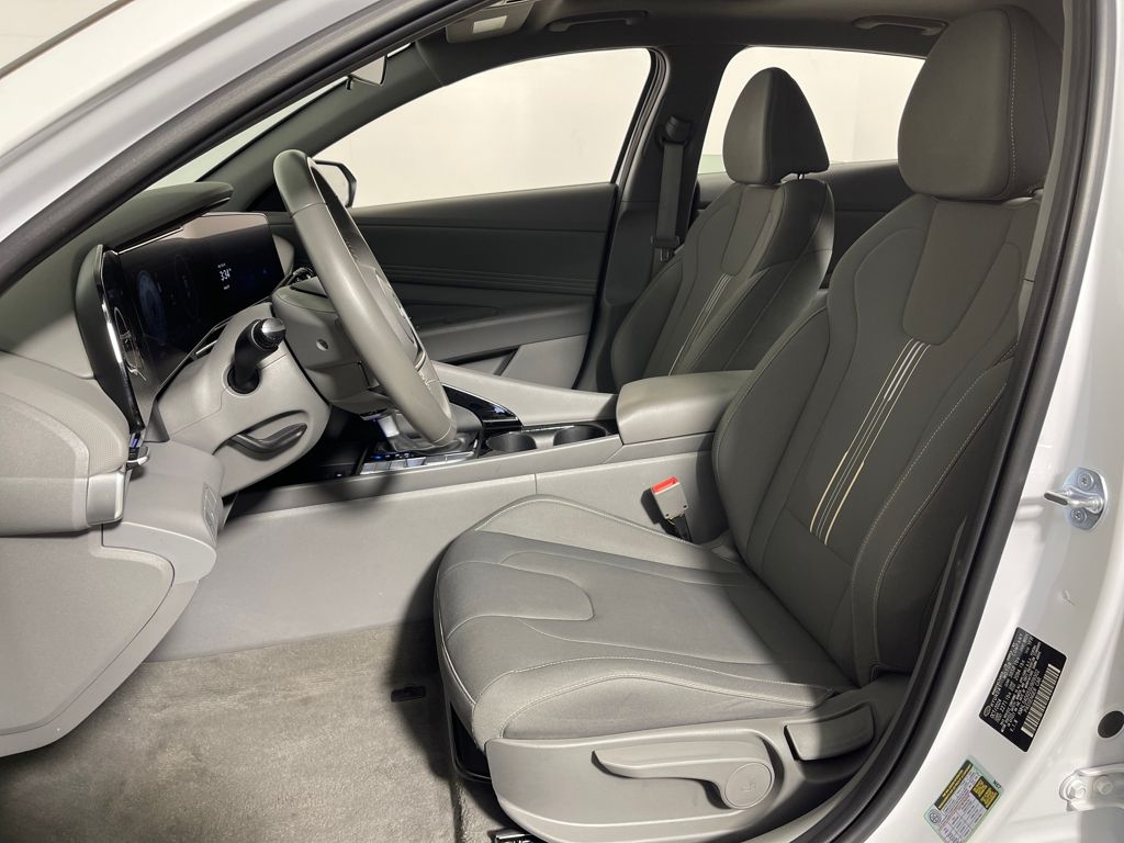 2025 Hyundai Elantra SEL - Photo 12