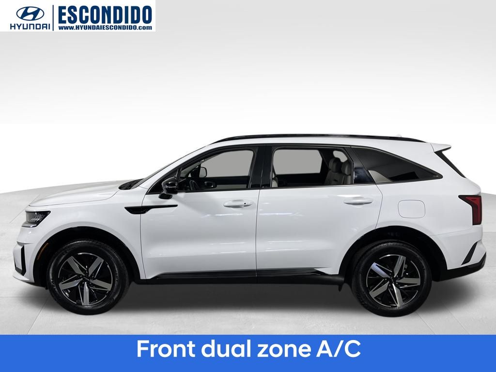 2023 Kia Sorento S photo 2