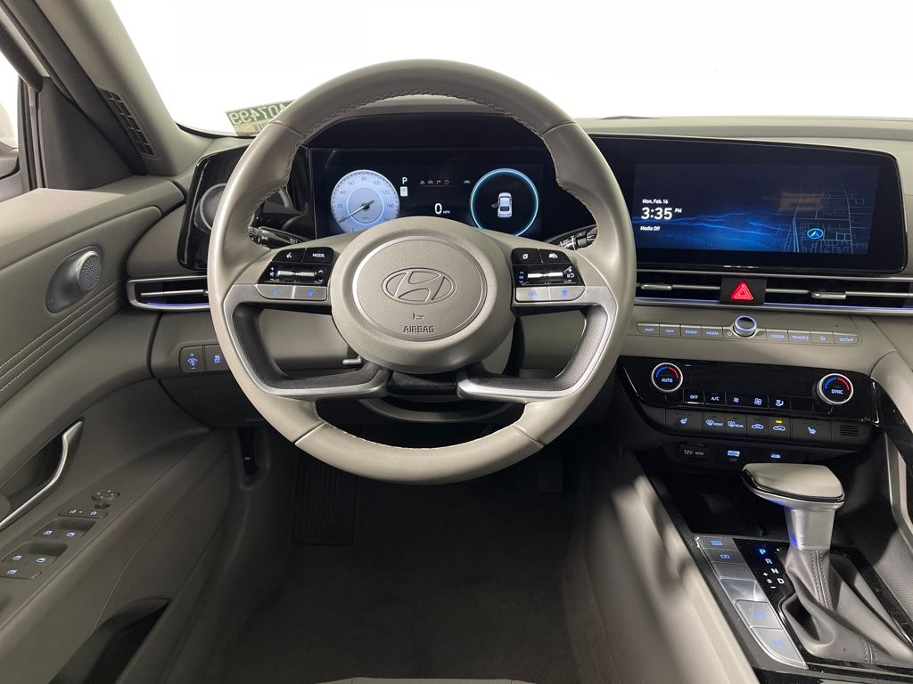 2025 Hyundai Elantra SEL - Photo 15