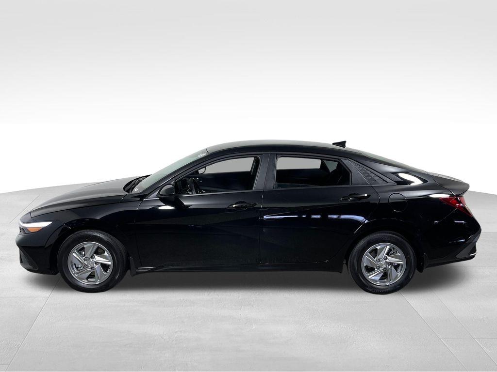 New 2026 Hyundai Elantra SE Sedan