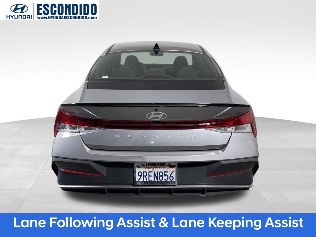 2025 Hyundai Elantra SEL Sport photo 4