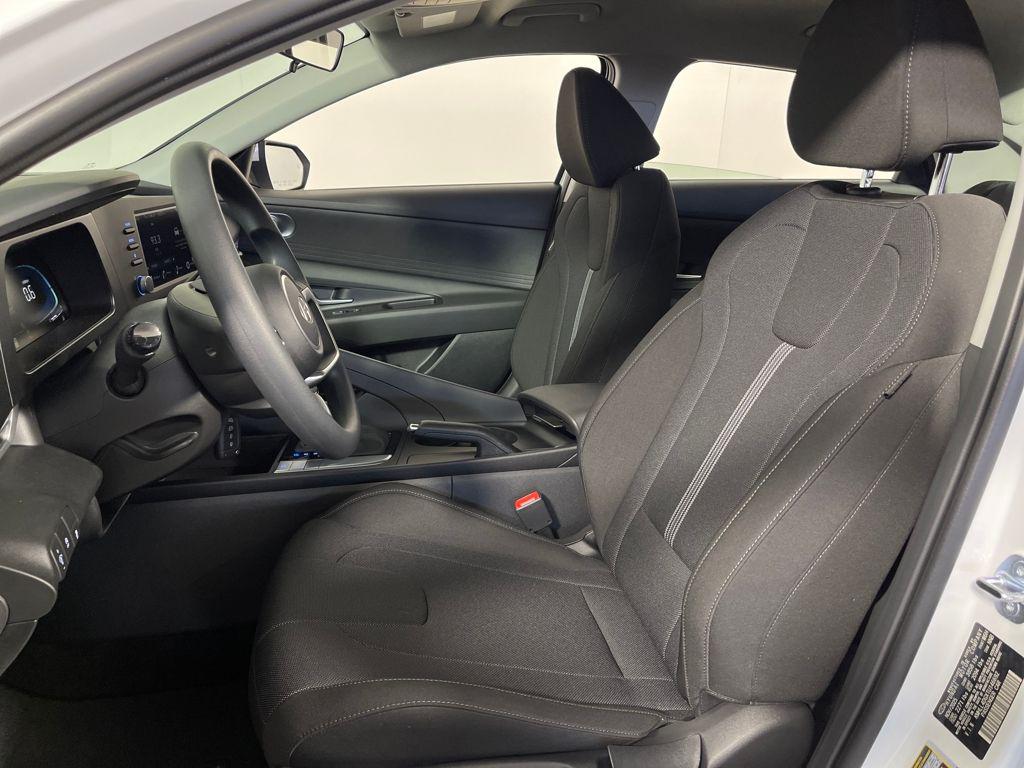 2026 Hyundai Elantra SE - Photo 12