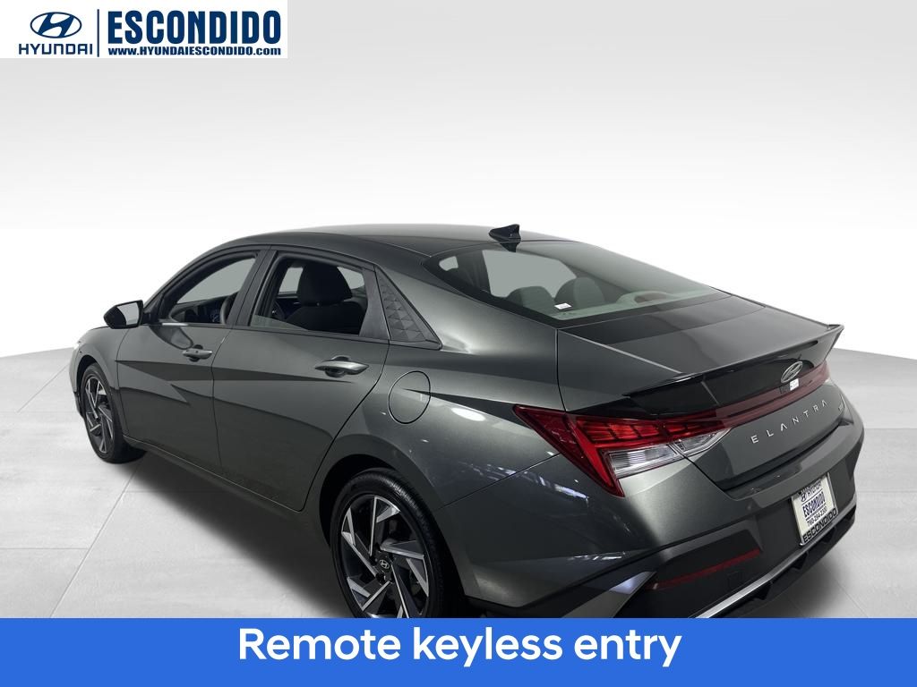 2025 Hyundai Elantra Hybrid SEL Sport photo 3