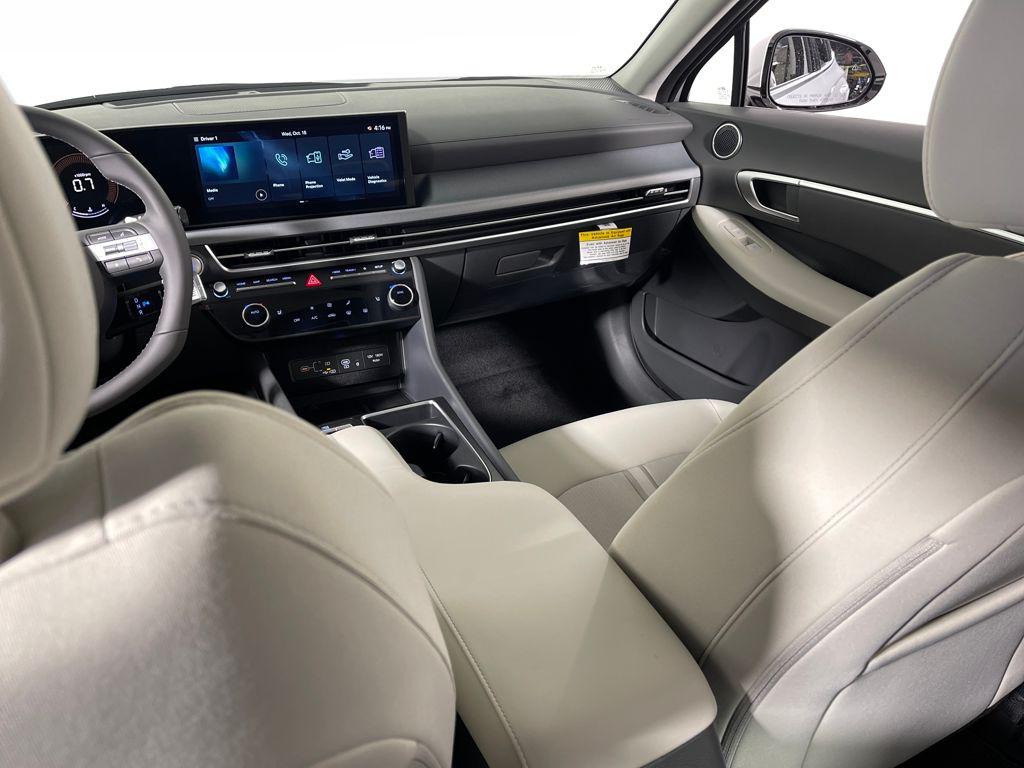 2026 Hyundai Sonata SEL - Photo 17