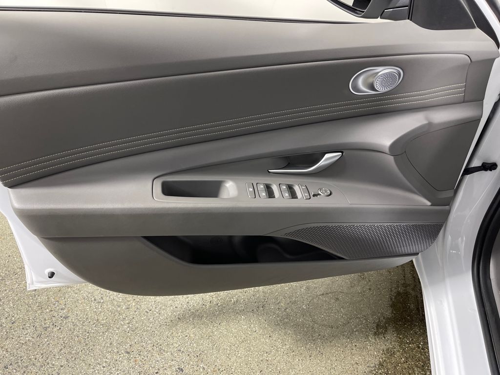2025 Hyundai Elantra SEL - Photo 19