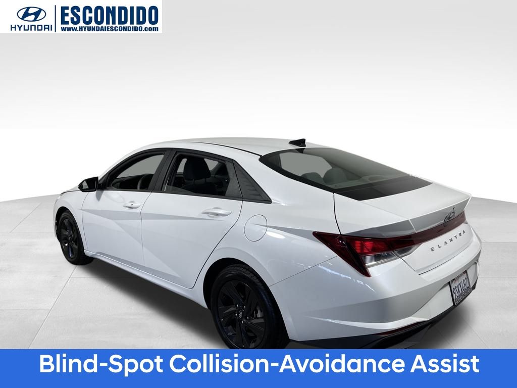 2022 Hyundai Elantra SEL photo 2