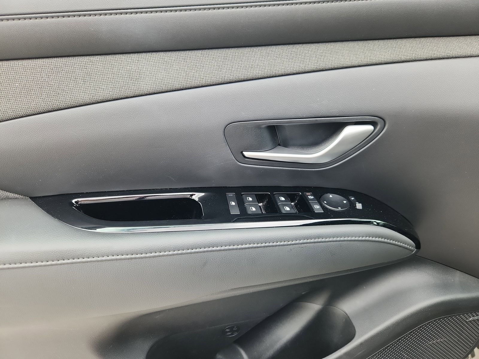 2025 Hyundai Santa Cruz Limited - Photo 9