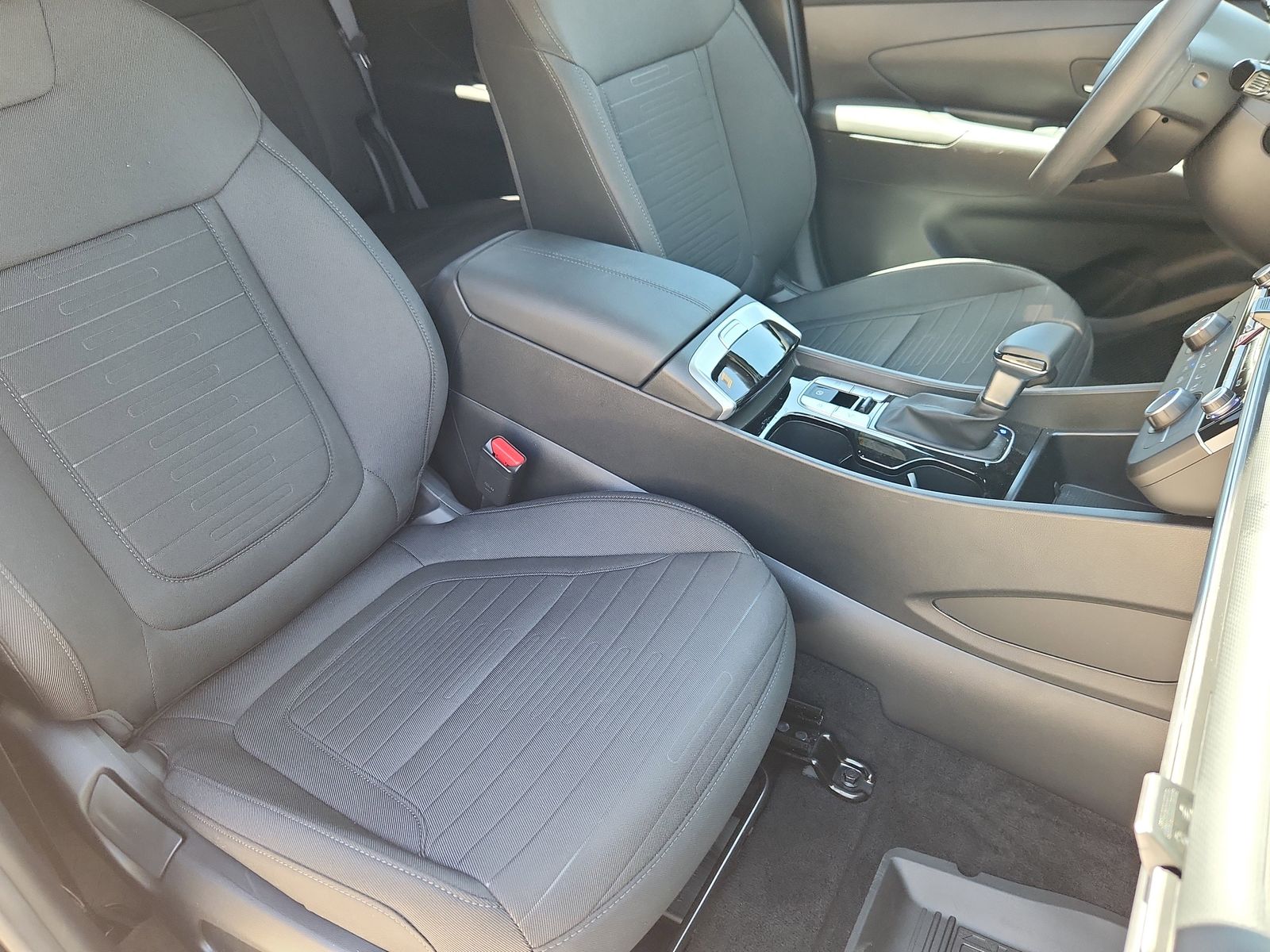2025 Hyundai Santa Cruz SE - Photo 14